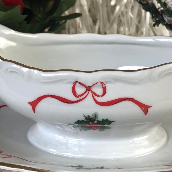 VINTAGE Christmas “Holiday Ribbons” Gravy Boat Twin Spouts WALBRZYCH  serving pi - Picture 6 of 11